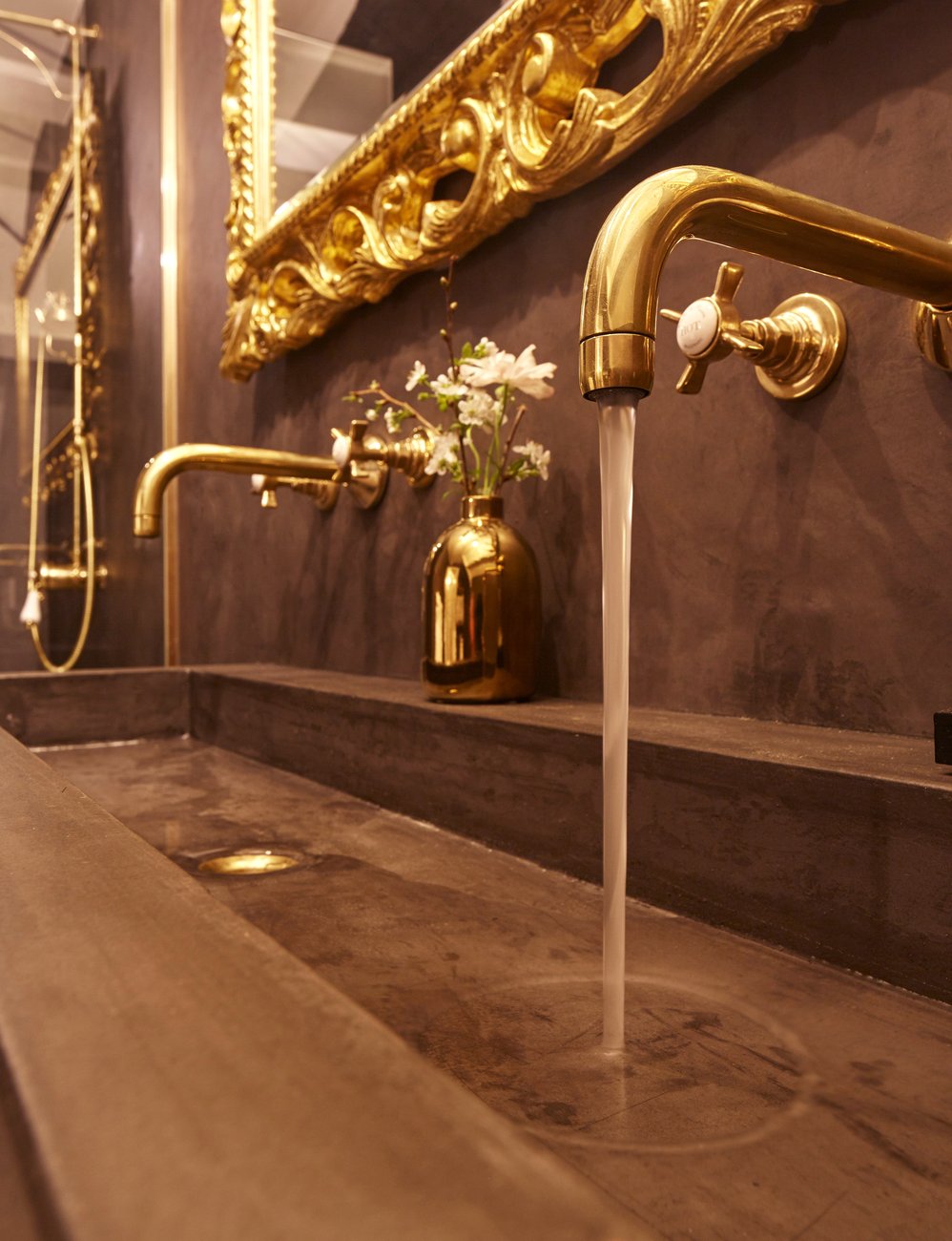Second bathroom, brass tap detail